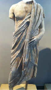 Homme portant un himation (musée de Thessalonique)