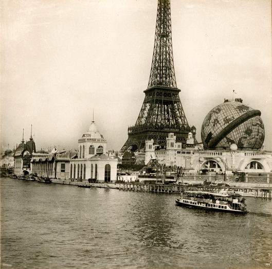 Vue de l'Exposition universelle à Paris en 1900, Tour Eiffel et Globe Céleste - Photo :  National Gallery of Art, Washington DC